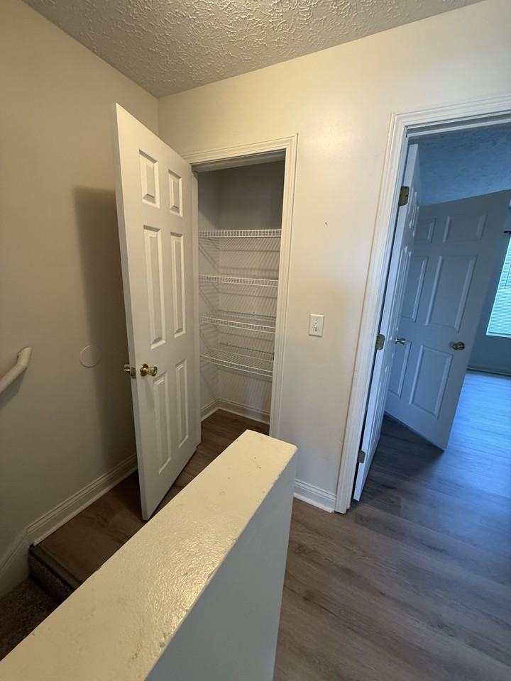 24 Jade Ct #J5 - Photo 7 of 10