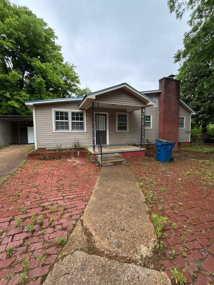 505 N College St #A - Photo 2 of 27