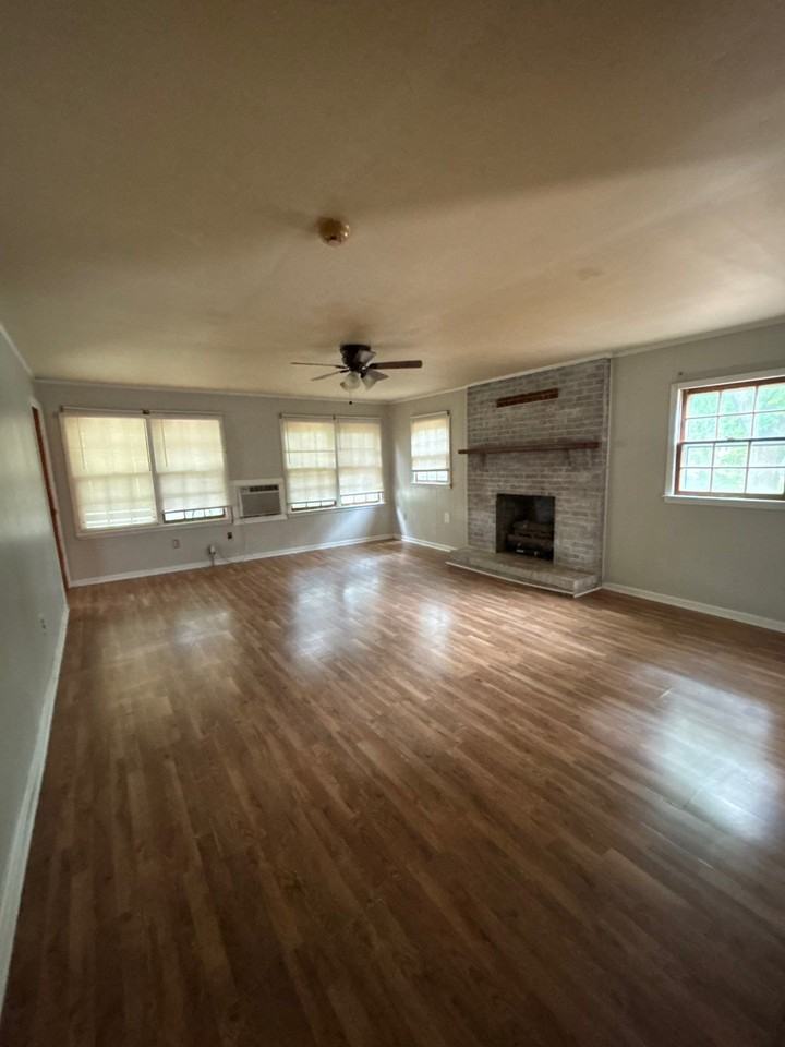 505 N College St #A - Photo 3 of 27