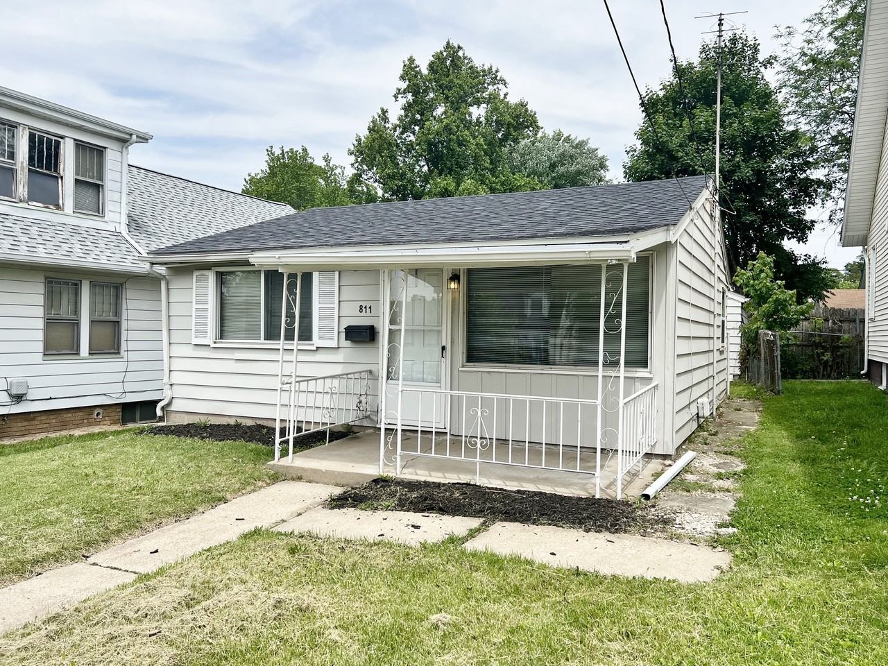 811 East Lake Avenue - Photo 4 of 18
