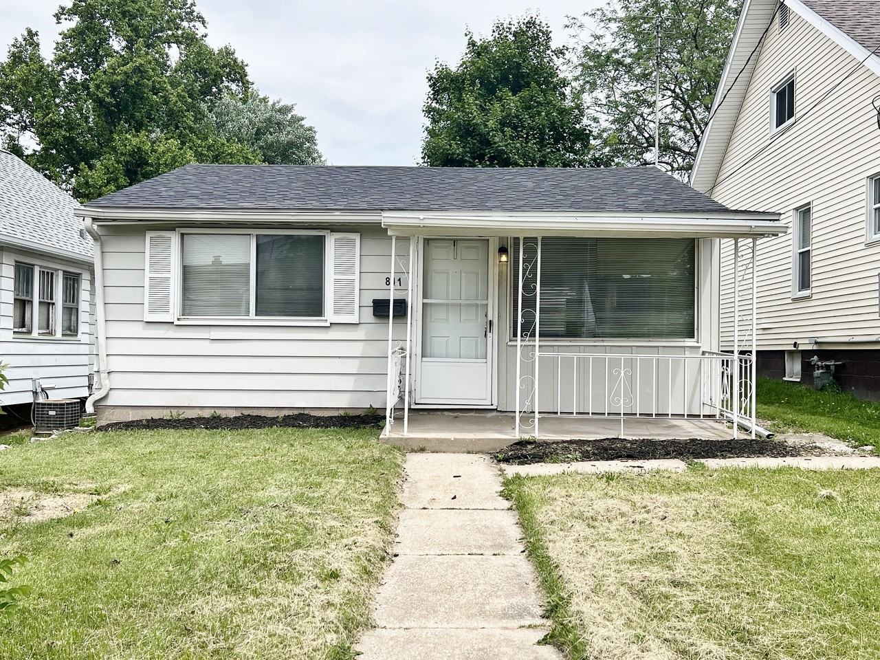 811 East Lake Avenue - Photo 5 of 18