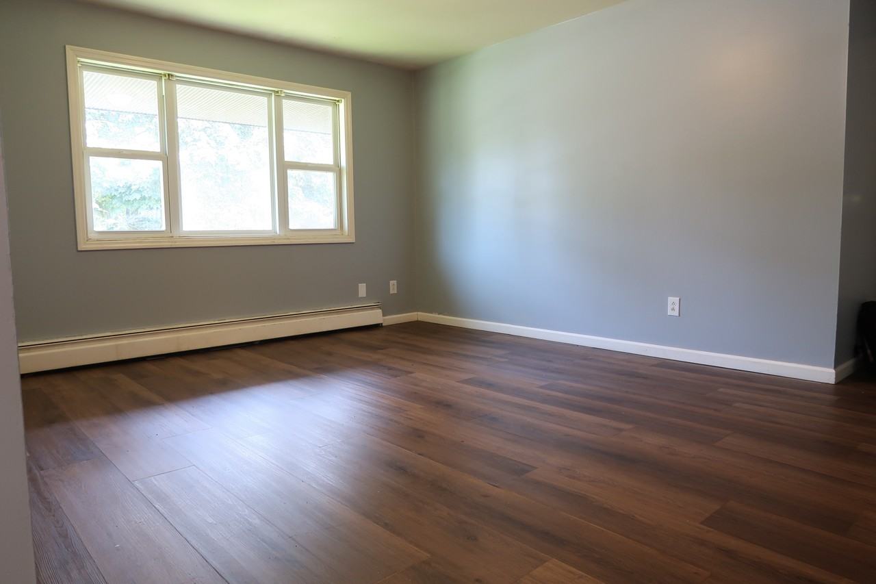 2515 Mckee Ave Sw #4 - Photo 3 of 8