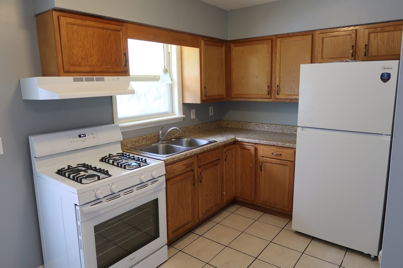2515 Mckee Ave Sw #4 - Photo 4 of 8