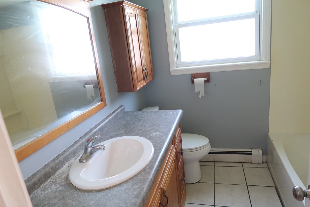 2515 Mckee Ave Sw #4 - Photo 5 of 8