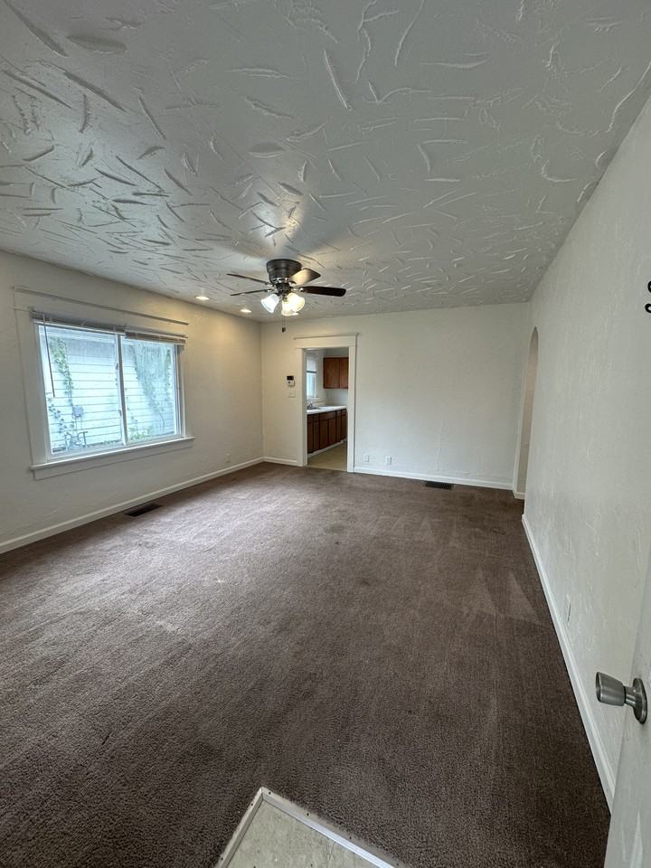 2109 W 9th St #1 - Photo 2 of 13