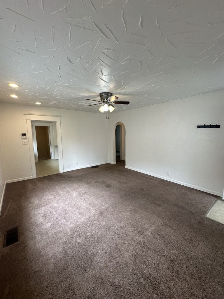 2109 W 9th St #1 - Photo 3 of 13