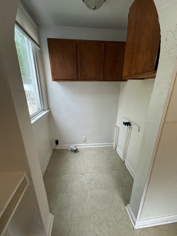 2109 W 9th St #1 - Photo 5 of 13