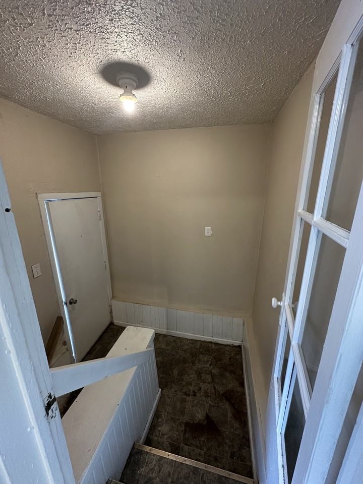 2109 W 9th St #1 - Photo 6 of 13
