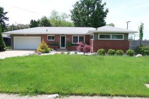 featured image of 929 Kenmoor Ave Se #1