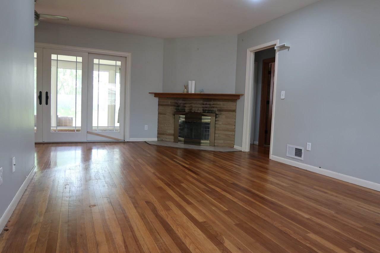 929 Kenmoor Ave Se #1 - Photo 4 of 10