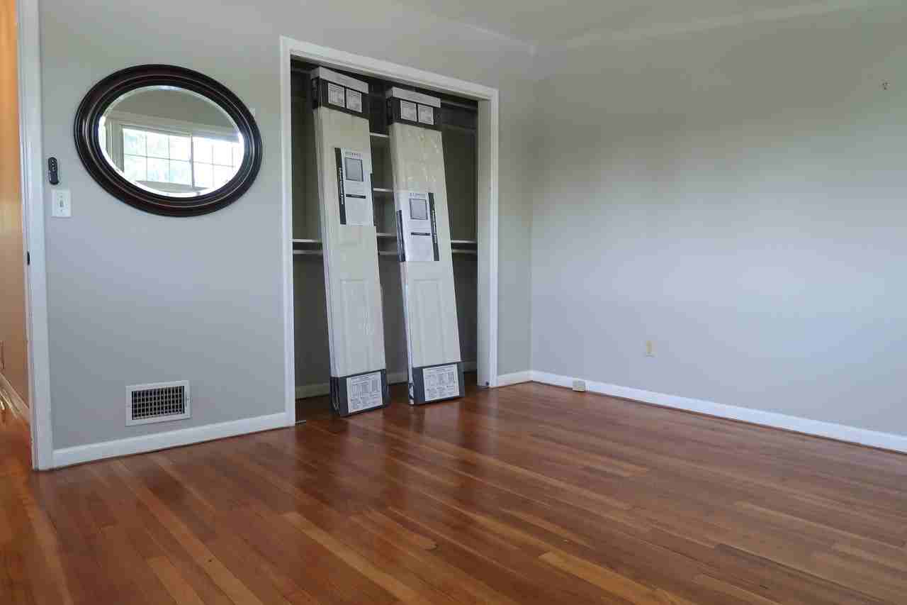 929 Kenmoor Ave Se #1 - Photo 5 of 10