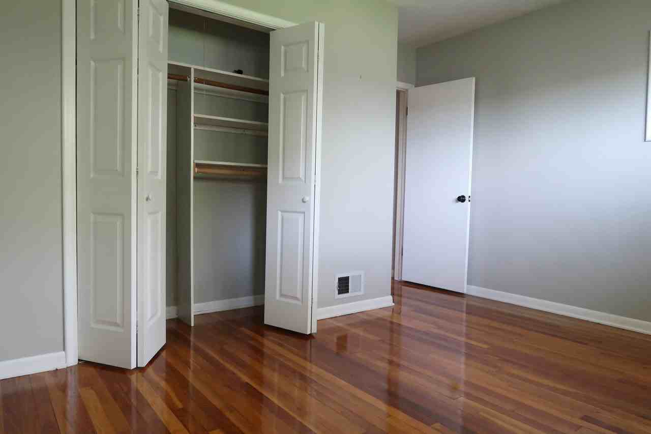 929 Kenmoor Ave Se #1 - Photo 6 of 10