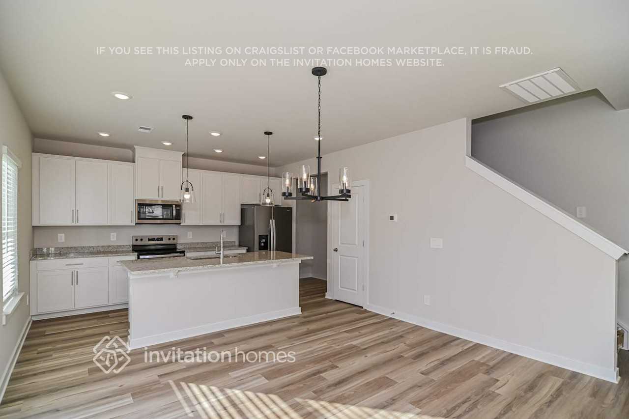 1143 Bluffton Cir - Photo 6 of 21