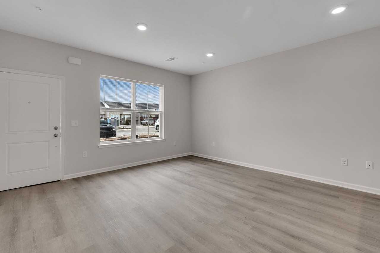 Sadsbury Square - Photo 4 of 17