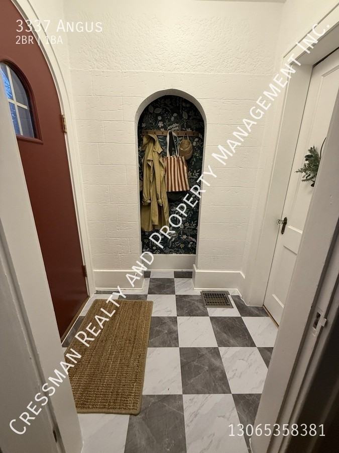 3337 Angus - Photo 3 of 15