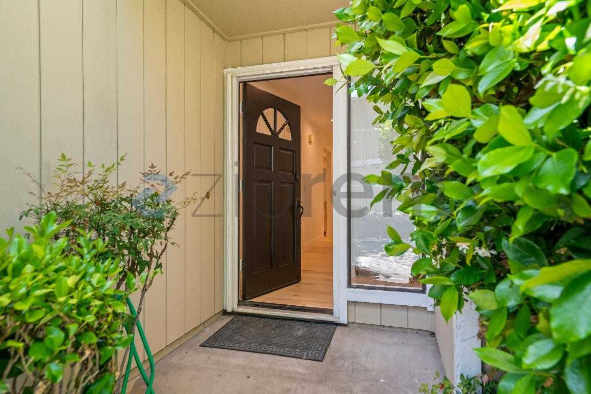 223 Saratoga Ave - Photo 4 of 27