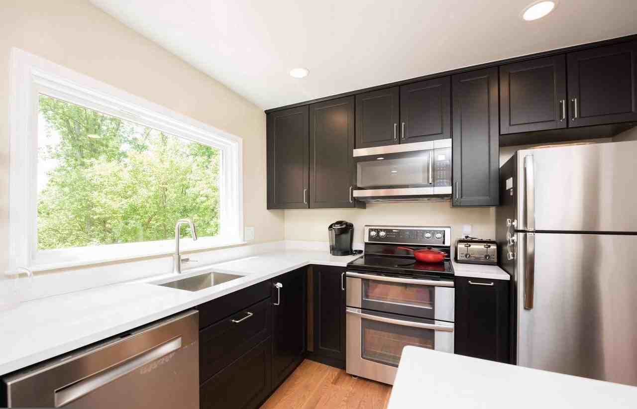 2416 S Culpeper St #1 - Photo 5 of 24
