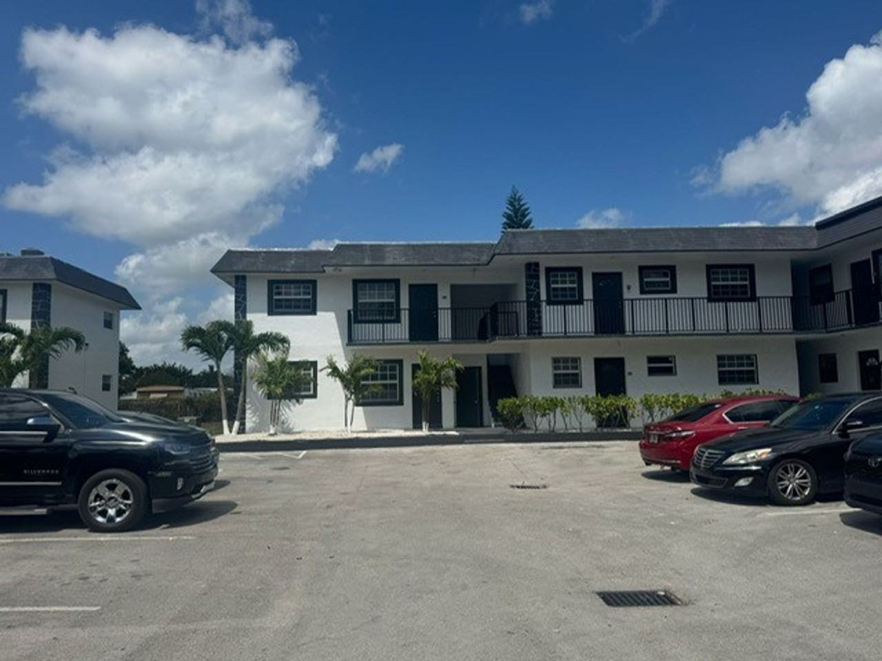 Davie Commons Apts LLC - Photo 2 of 5