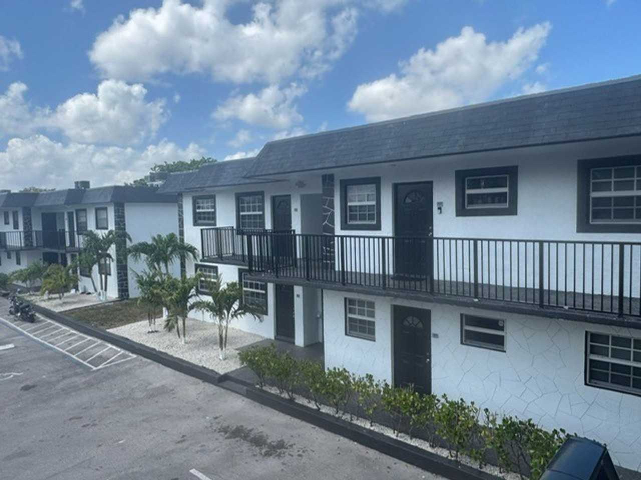 Davie Commons Apts LLC - Photo 5 of 5