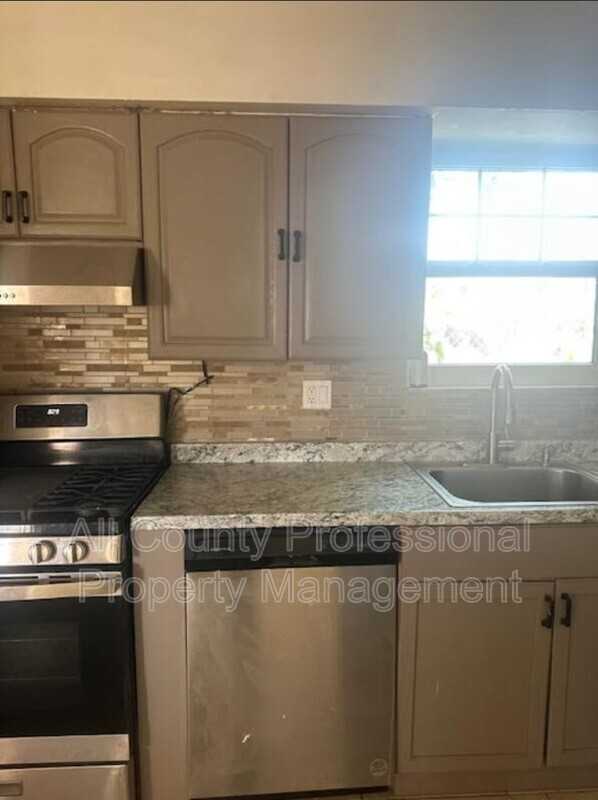 7891 Sheridan St - Photo 3 of 10