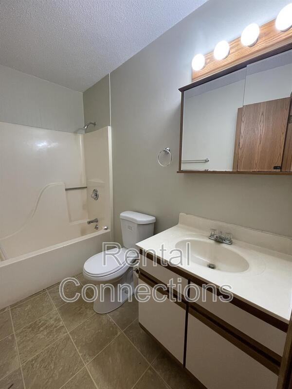 1305 W Copeland St - Photo 2 of 10