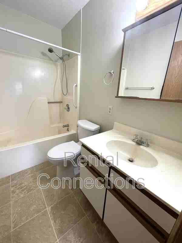1305 W Copeland St - Photo 4 of 10