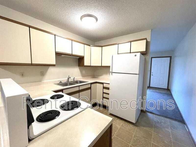 1305 W Copeland St - Photo 5 of 10