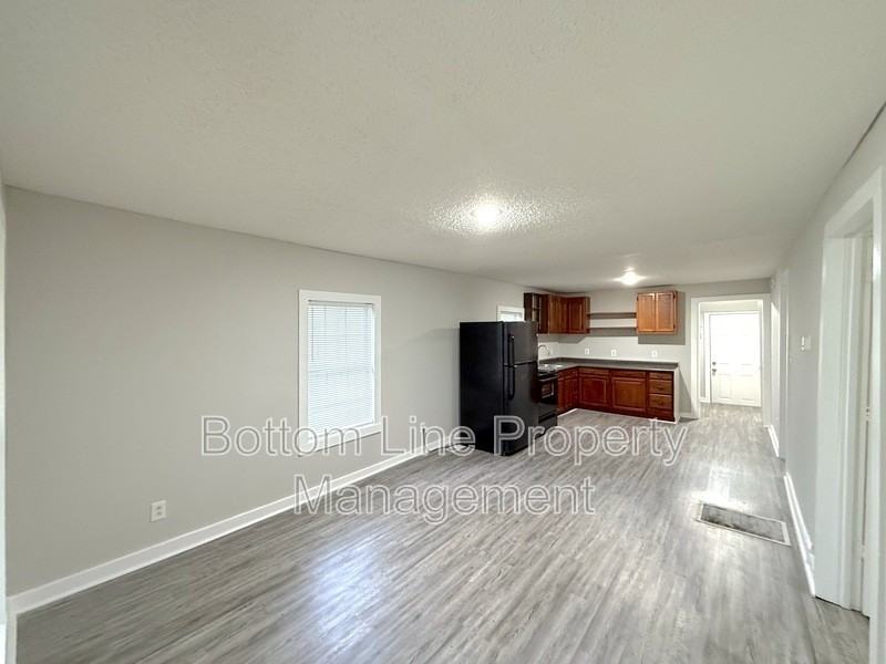 917 N Oakland St - Photo 2 of 11