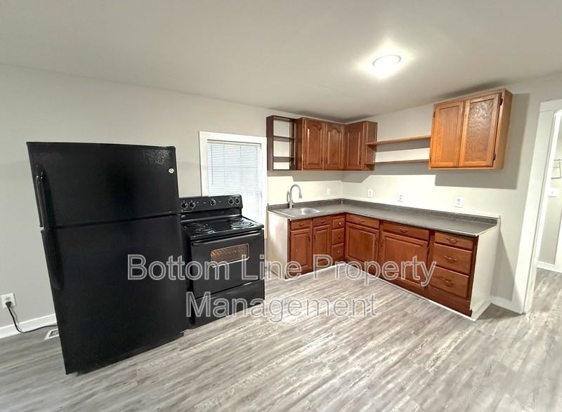 917 N Oakland St - Photo 3 of 11