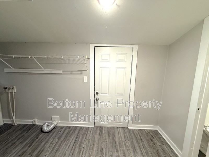 917 N Oakland St - Photo 4 of 11