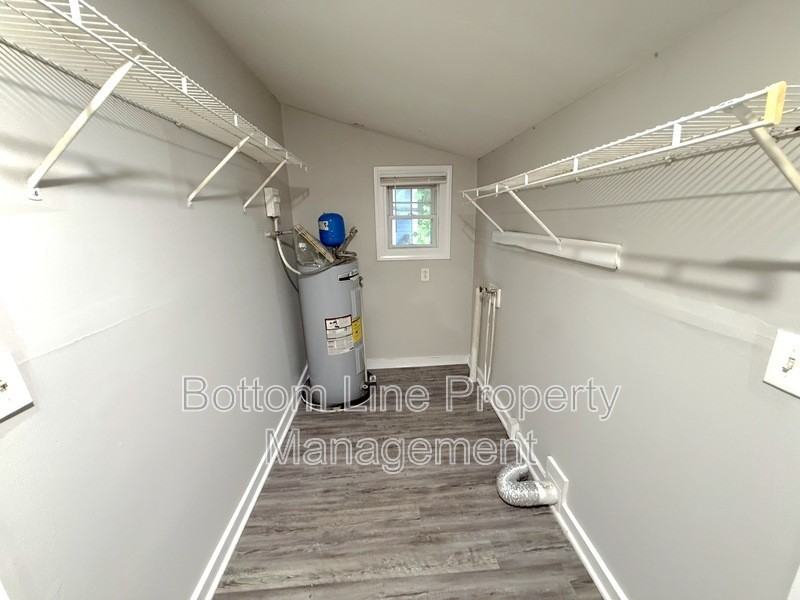 917 N Oakland St - Photo 5 of 11