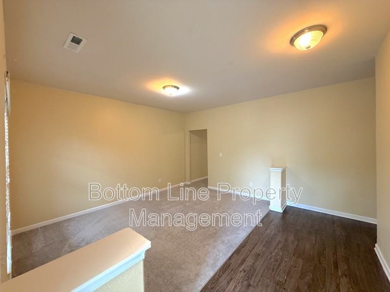 1321 Waylon Ave - Photo 2 of 23