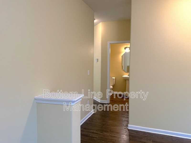 1321 Waylon Ave - Photo 3 of 23