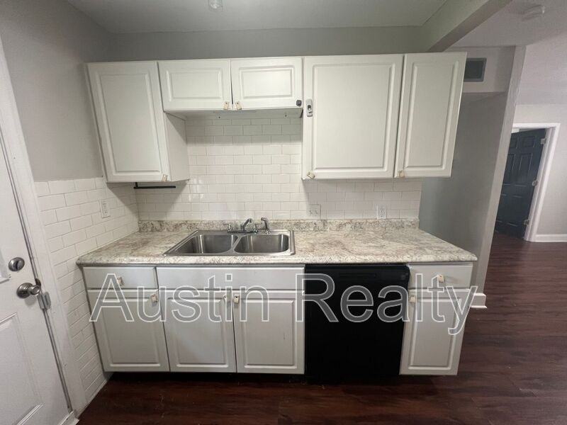 8713 Maryknoll Ave - Photo 2 of 10
