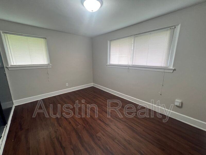 8713 Maryknoll Ave - Photo 7 of 10