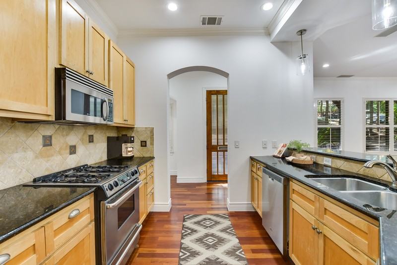 601 Upson St - Photo 6 of 15