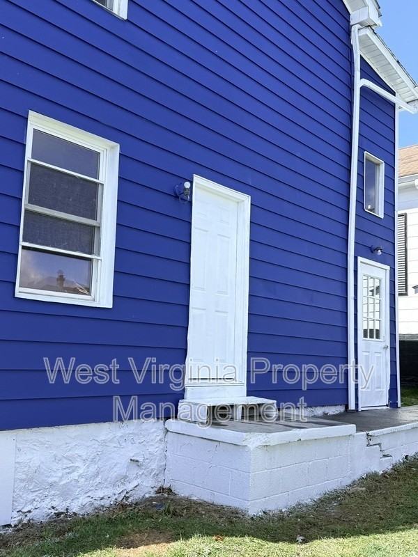 304 N 3rd St - Photo 3 of 18