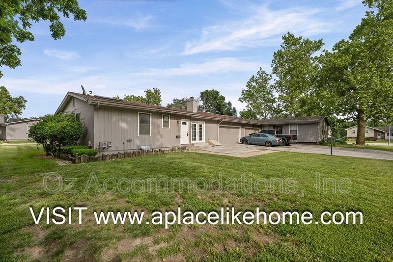 13909 Falkirk Cir - Photo 3 of 40