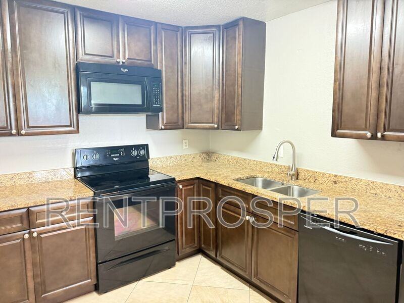 4022 Versailles Dr #C - Photo 5 of 12