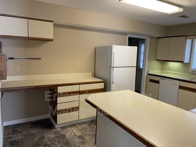 384 Sherburne Cv - Photo 5 of 21