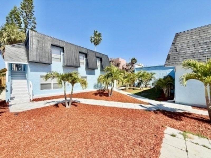 14125 Palm St - Photo 3 of 31