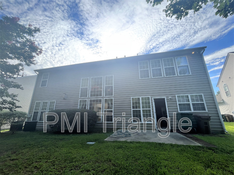 412 Howard Grove Pkwy - Photo 2 of 16
