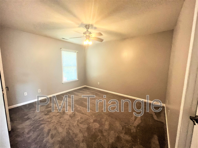412 Howard Grove Pkwy - Photo 4 of 16