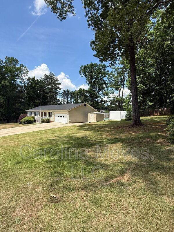 102 Woodhaven Ct - Photo 2 of 24