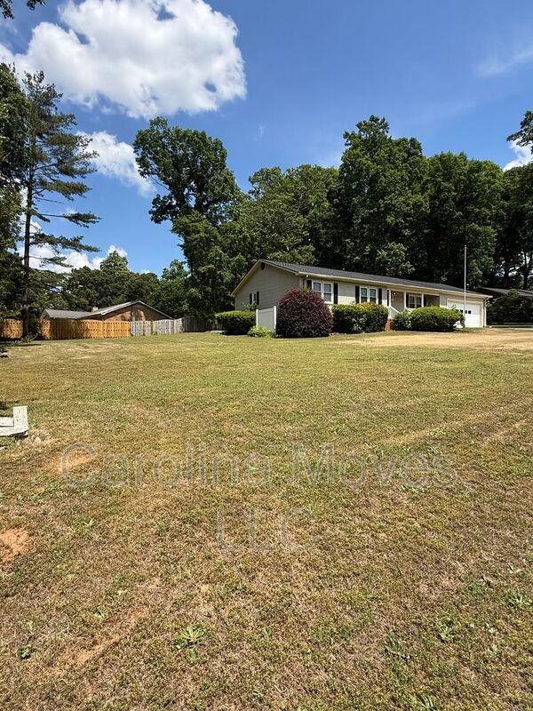 102 Woodhaven Ct - Photo 3 of 24