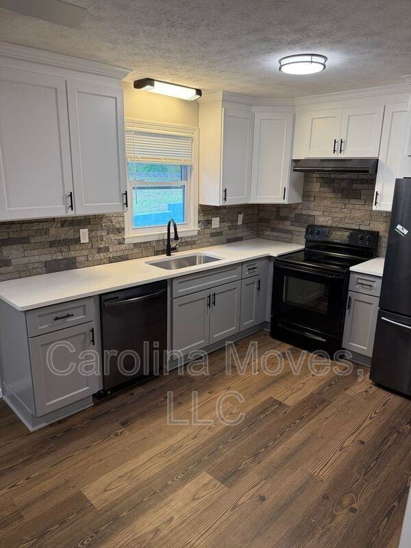 102 Woodhaven Ct - Photo 5 of 24