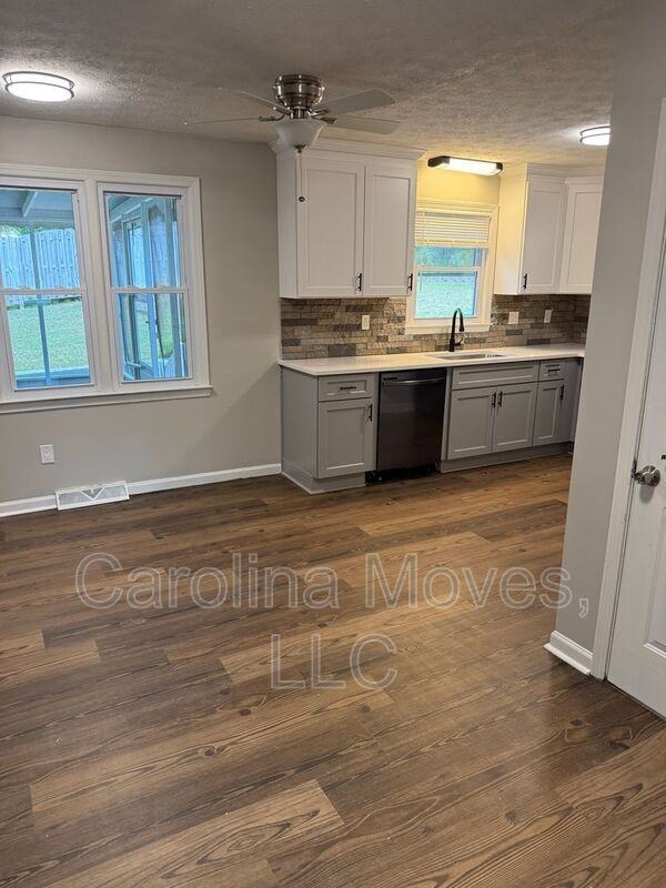 102 Woodhaven Ct - Photo 6 of 24