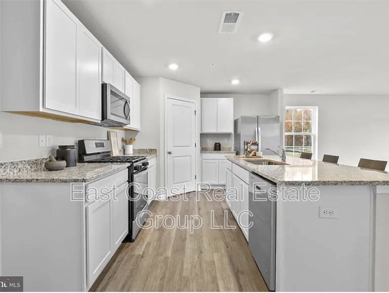 672 Armstrong Ave - Photo 2 of 3