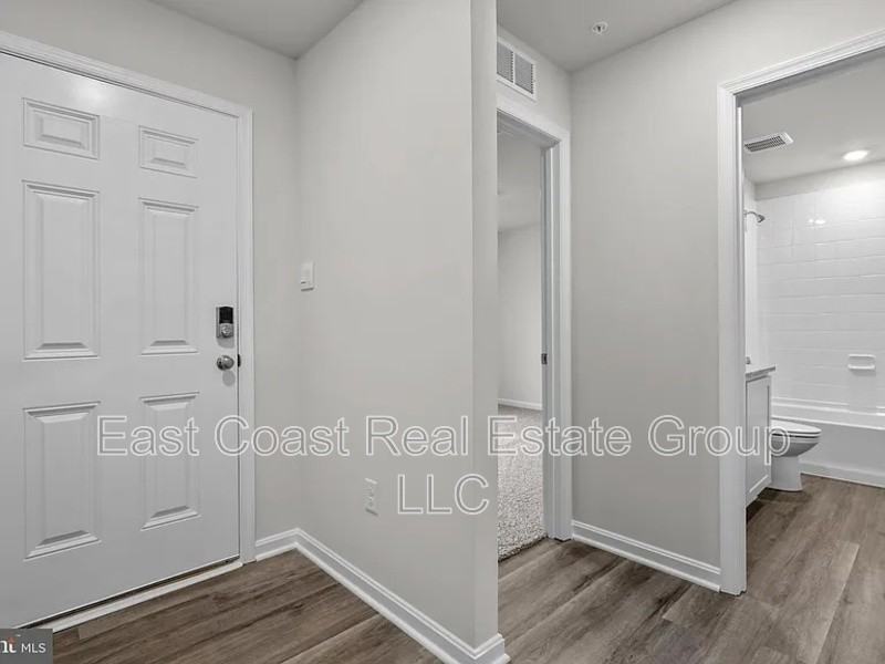 672 Armstrong Ave - Photo 3 of 3