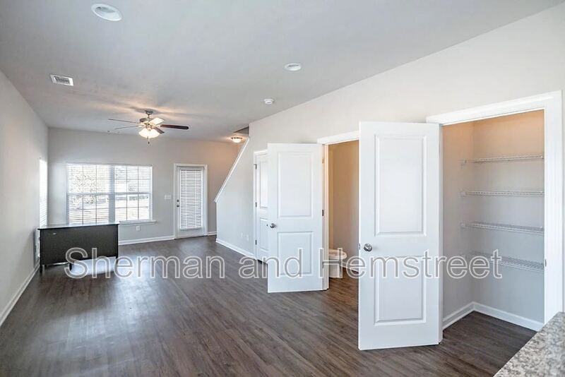 302 Joiner Cir #302 - Photo 4 of 12